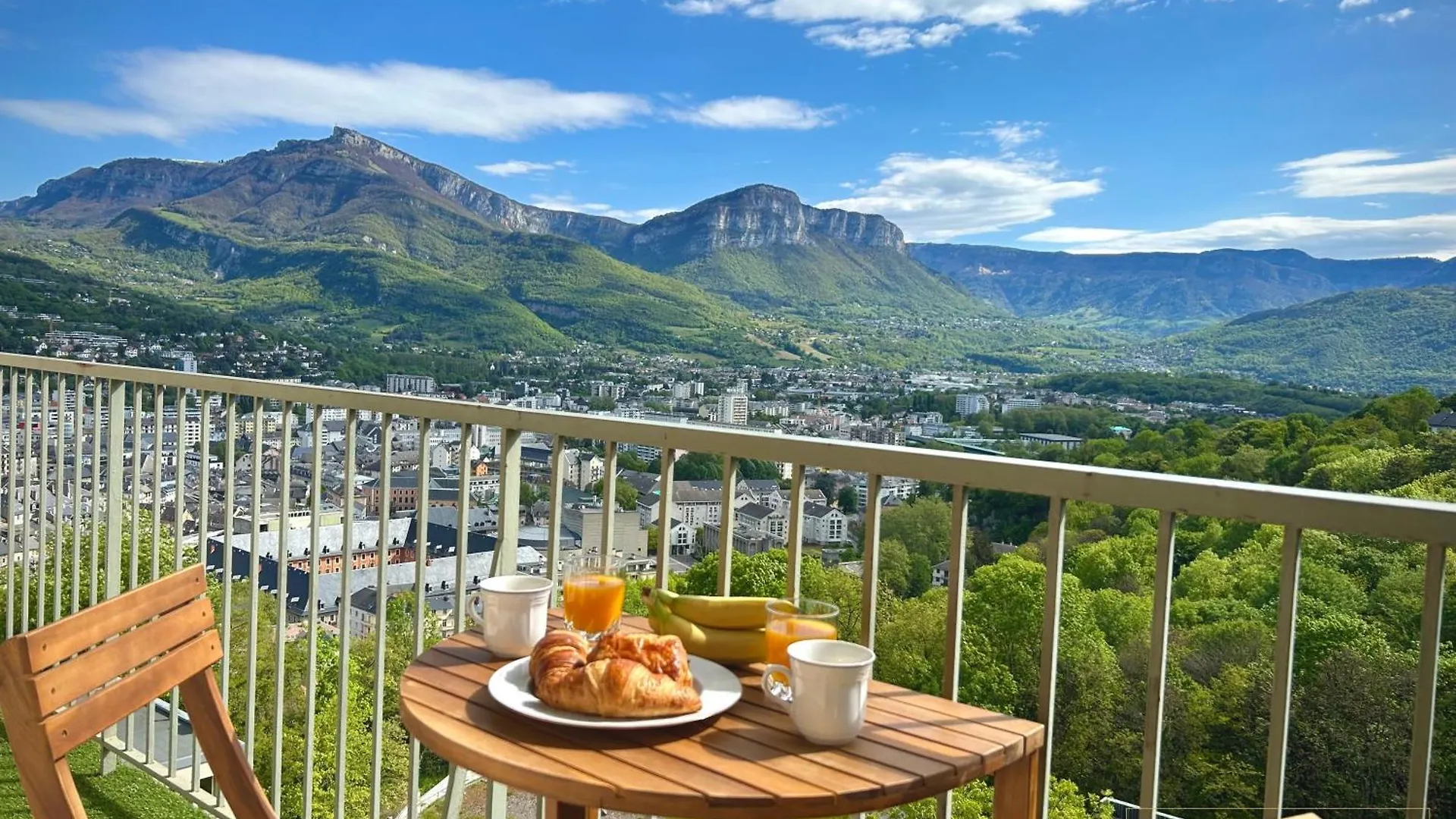 Le Golden View - Vue Imprenable & Parking Gratuit Apartment Chambery